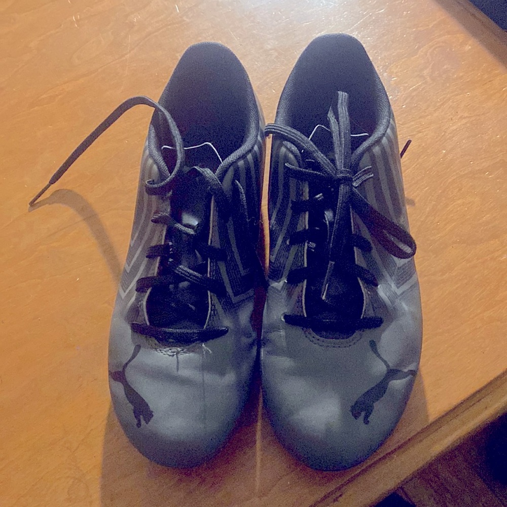 Kids soccer cleats